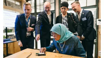 Madam Halimah Yacob putting Bosch sensor technology to the test.